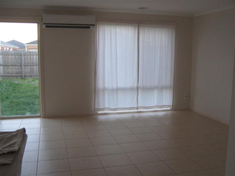 15 Brushwood Circuit, Roxburgh Park VIC 3064