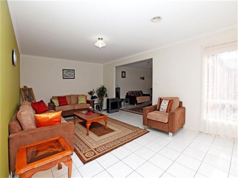11 Severn Court, Roxburgh Park VIC 3064