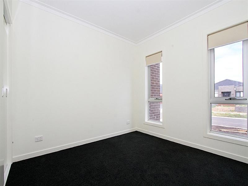 8 Jarrah Place, Craigieburn VIC 3064