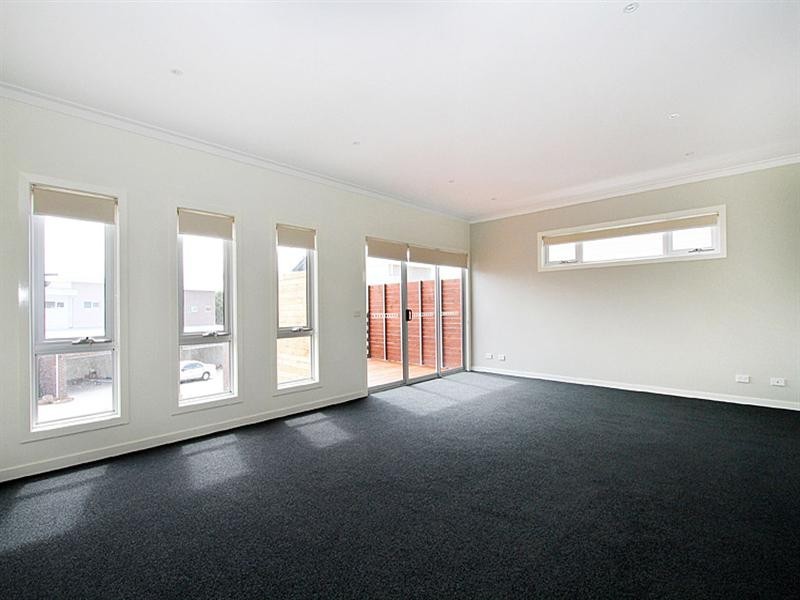 8 Jarrah Place, Craigieburn VIC 3064