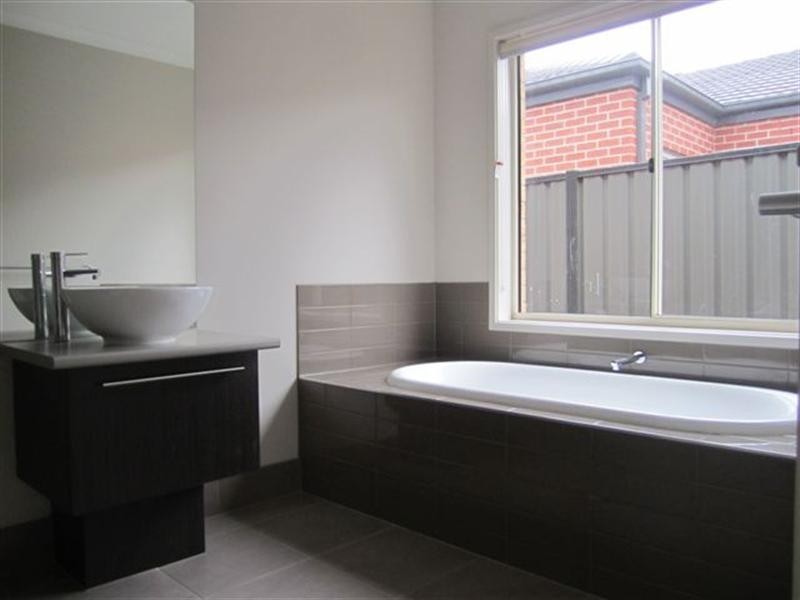 4 Flannery Street, Craigieburn VIC 3064