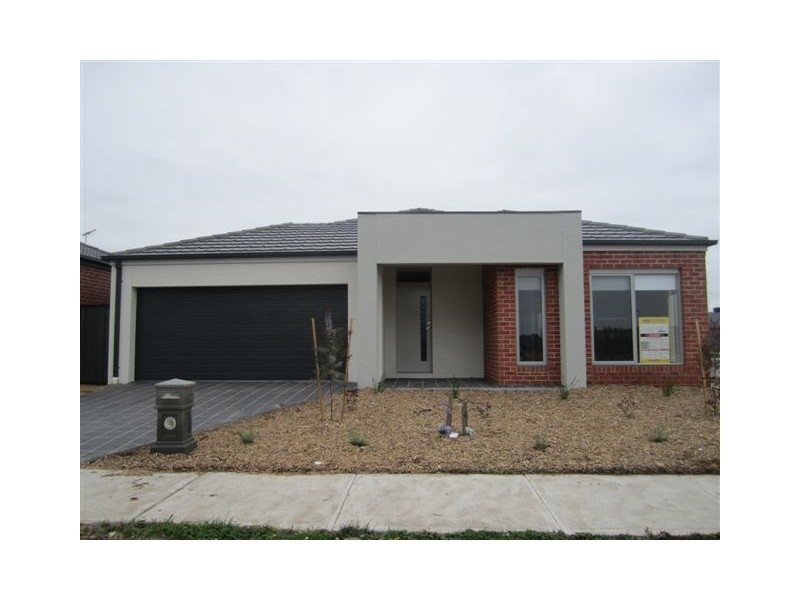 2 Woodford Avenue, Craigieburn VIC 3064