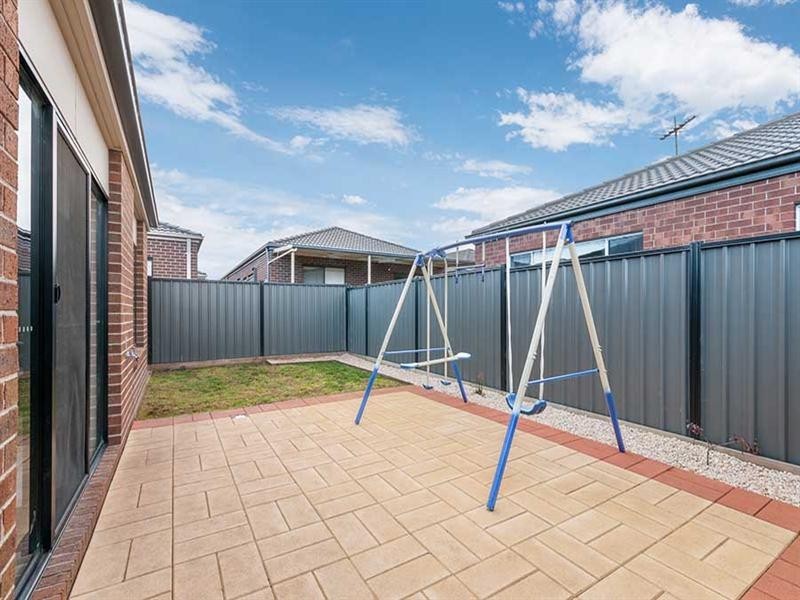 26 Moor Park Drive, Craigieburn VIC 3064
