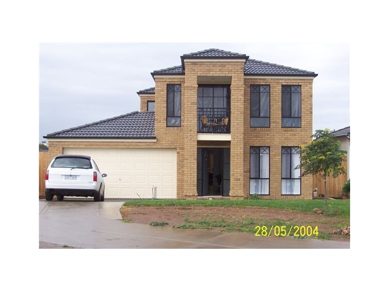 8 Ebro Court, Roxburgh Park VIC 3064