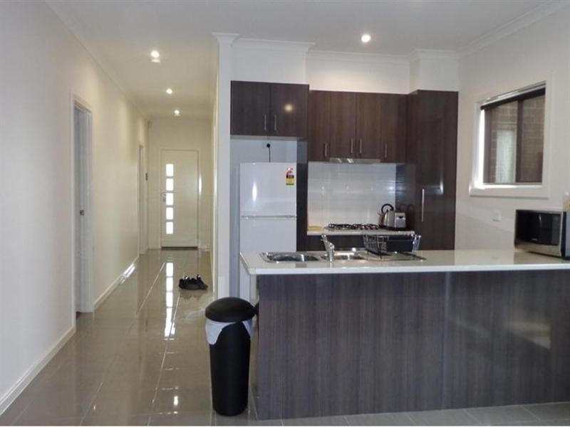 27 Fermont Avenue, Craigieburn VIC 3064