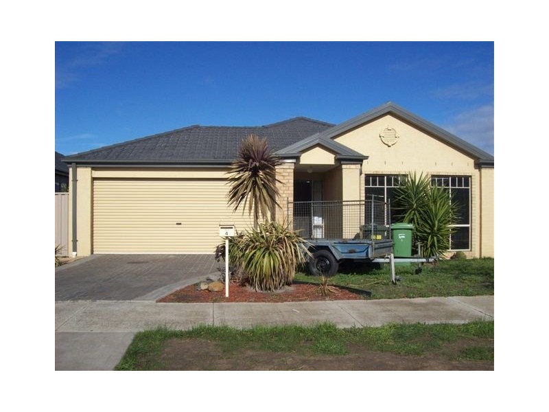 4 Berrima Close, Craigieburn VIC 3064