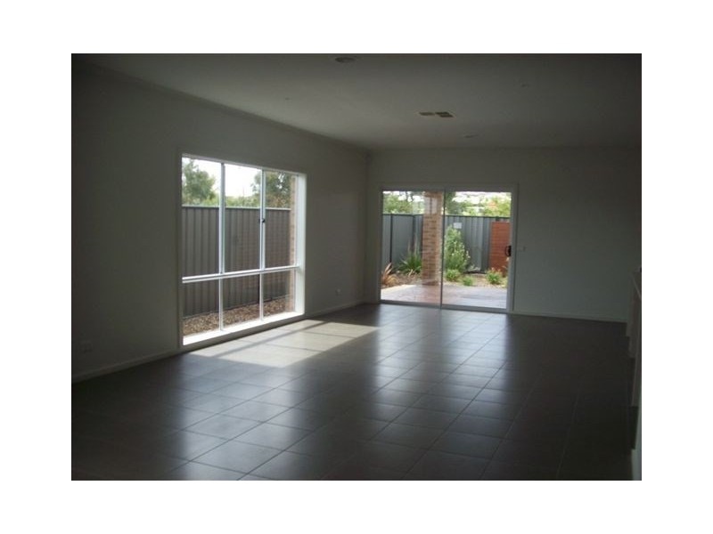 3 Nottingham Close, Craigieburn VIC 3064