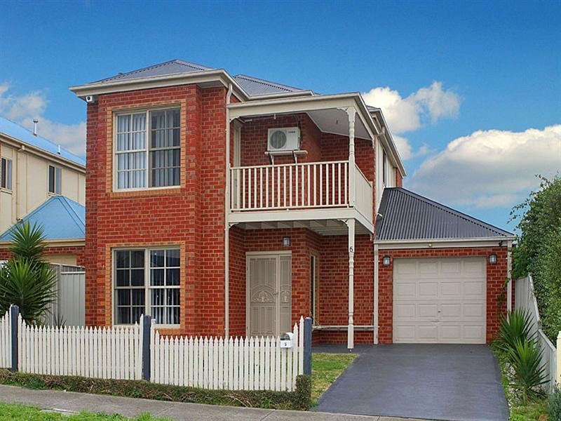 5 Woodbine Close, Craigieburn VIC 3064