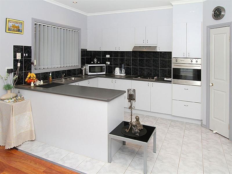 5 Woodbine Close, Craigieburn VIC 3064