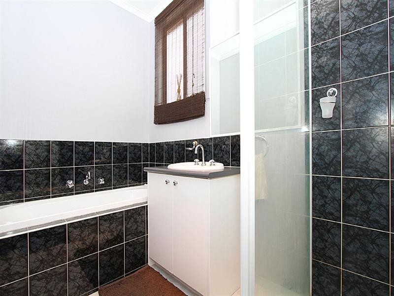 5 Woodbine Close, Craigieburn VIC 3064