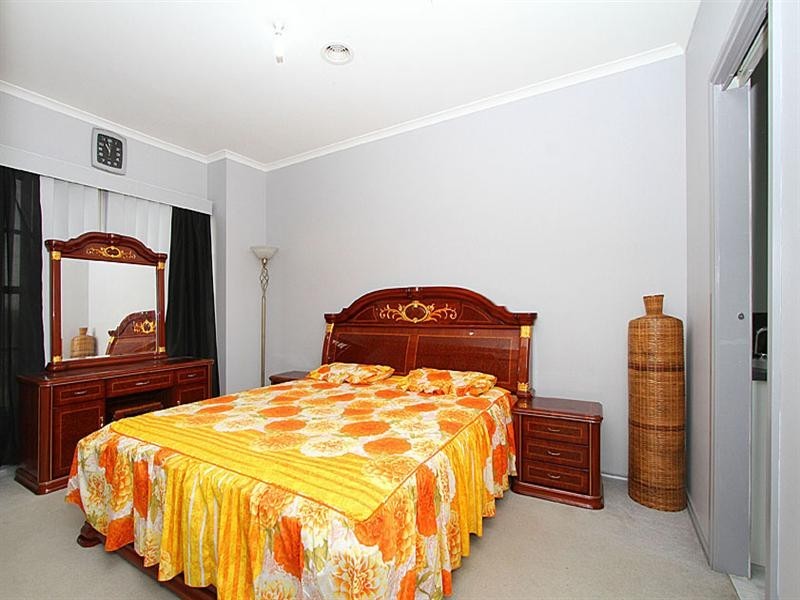 5 Woodbine Close, Craigieburn VIC 3064