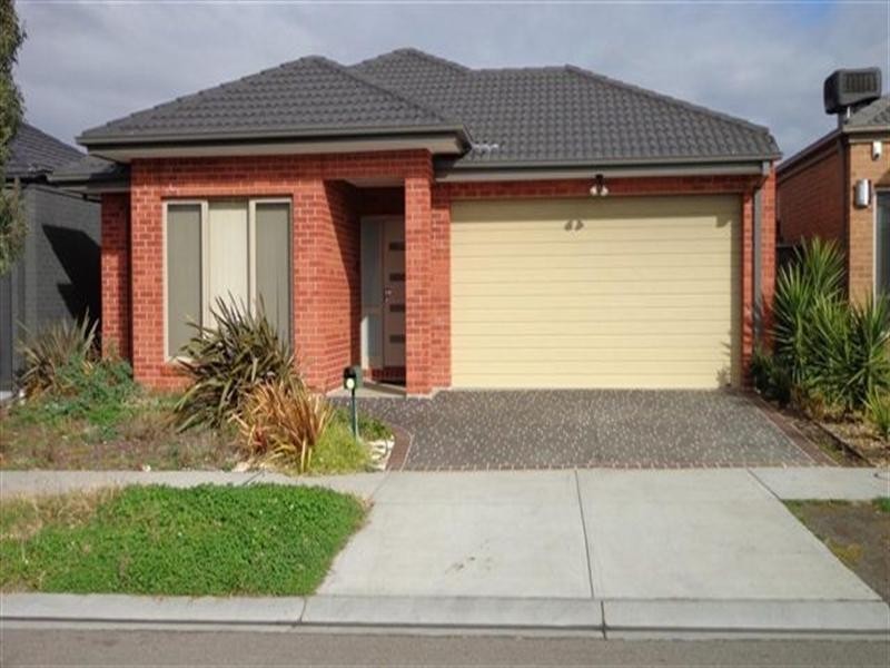 8 Hartow Street, Craigieburn VIC 3064