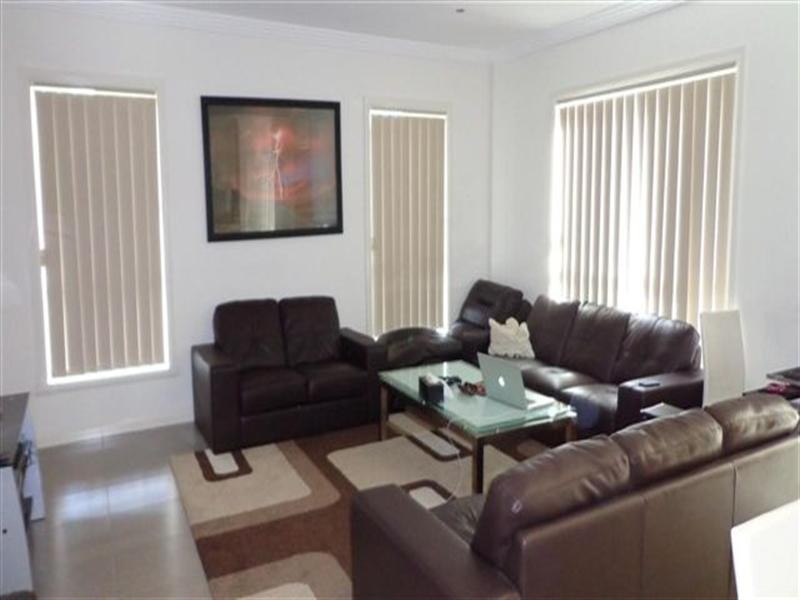 8 Hartow Street, Craigieburn VIC 3064