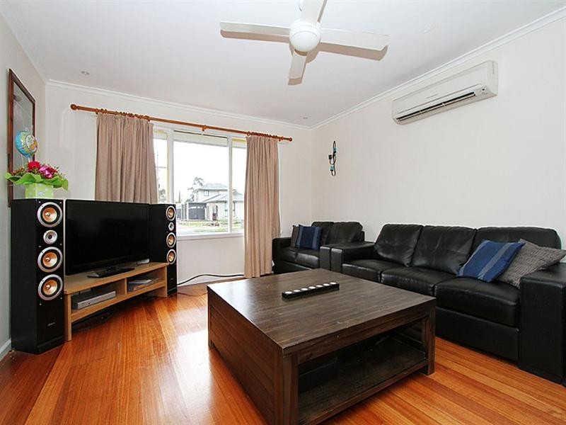 77 Wattleglen Street, Craigieburn VIC 3064