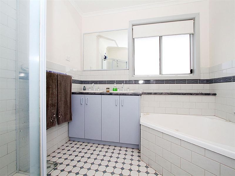 77 Wattleglen Street, Craigieburn VIC 3064