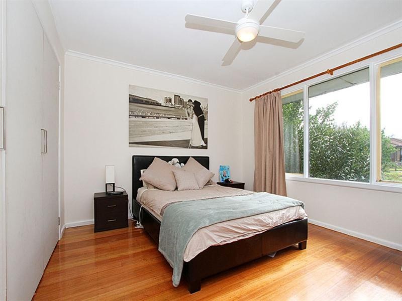 77 Wattleglen Street, Craigieburn VIC 3064