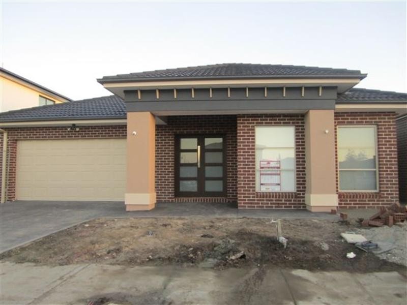 35 Biltmore Crescent, Roxburgh Park VIC 3064