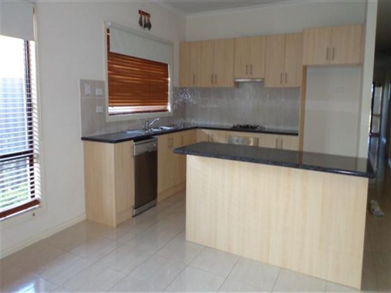 14 Mareeba Way, Craigieburn VIC 3064