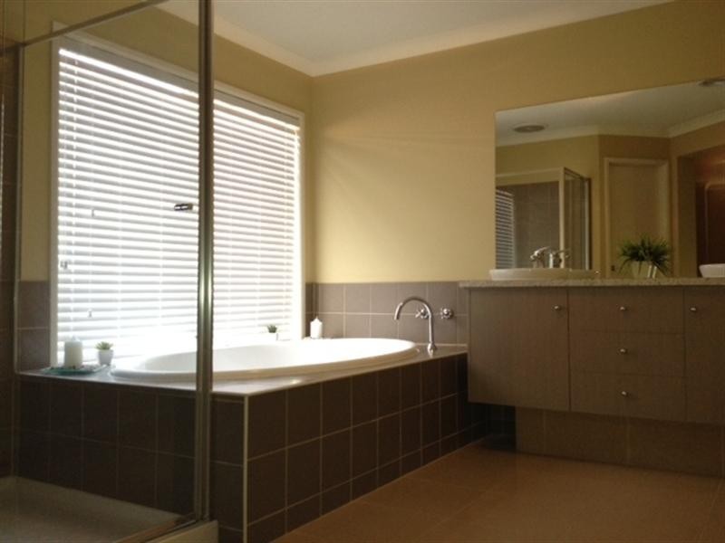 31 Hamilton Hume Parade, Craigieburn VIC 3064