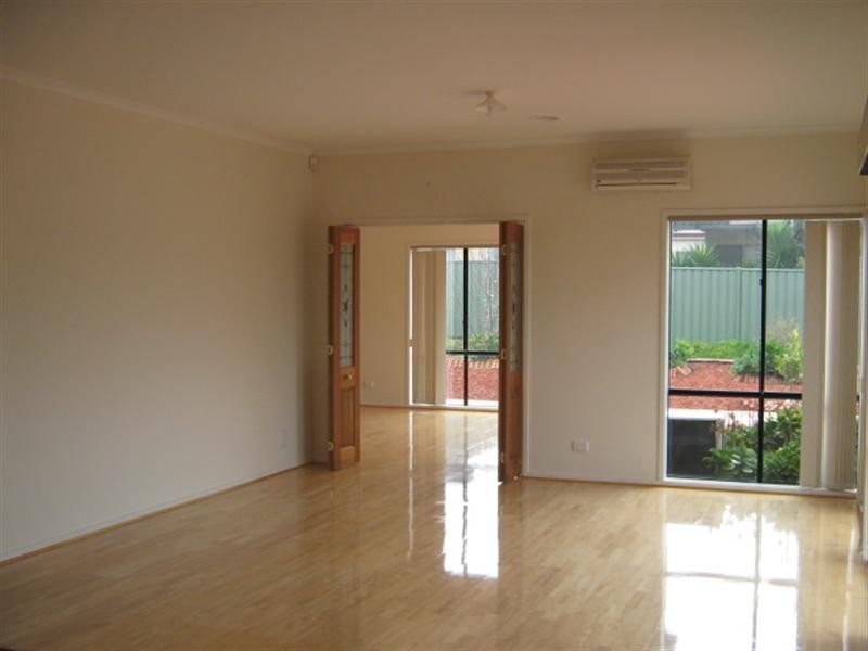 40 Malcolm Creek Parade, Craigieburn VIC 3064