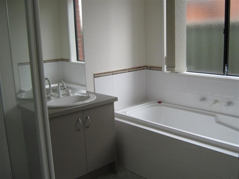 40 Malcolm Creek Parade, Craigieburn VIC 3064