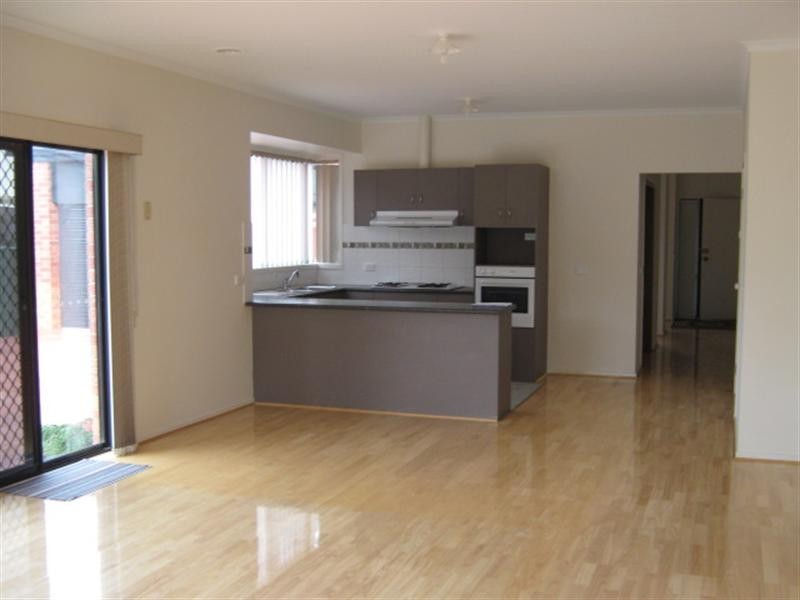 40 Malcolm Creek Parade, Craigieburn VIC 3064