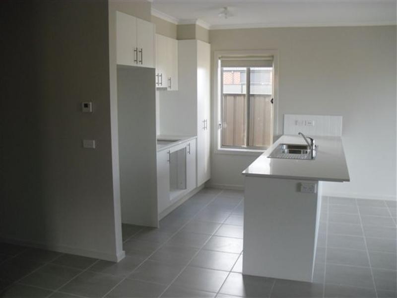 14 Fenland Street, Craigieburn VIC 3064