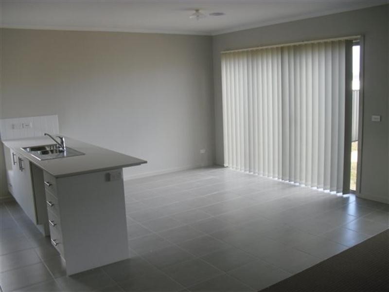 14 Fenland Street, Craigieburn VIC 3064