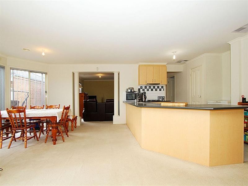 9 Waterdale Rise, Craigieburn VIC 3064