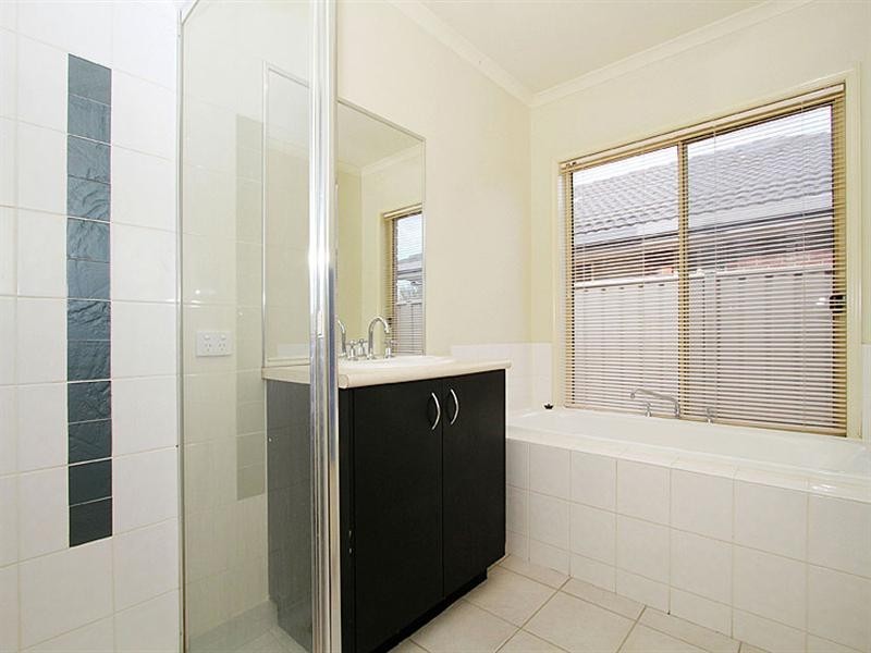 9 Waterdale Rise, Craigieburn VIC 3064
