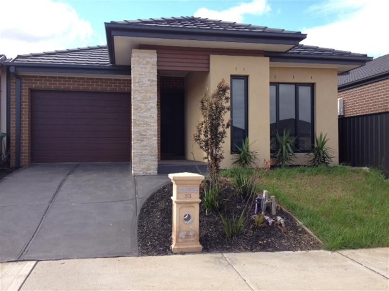 33 Viewside Crescent, Craigieburn VIC 3064
