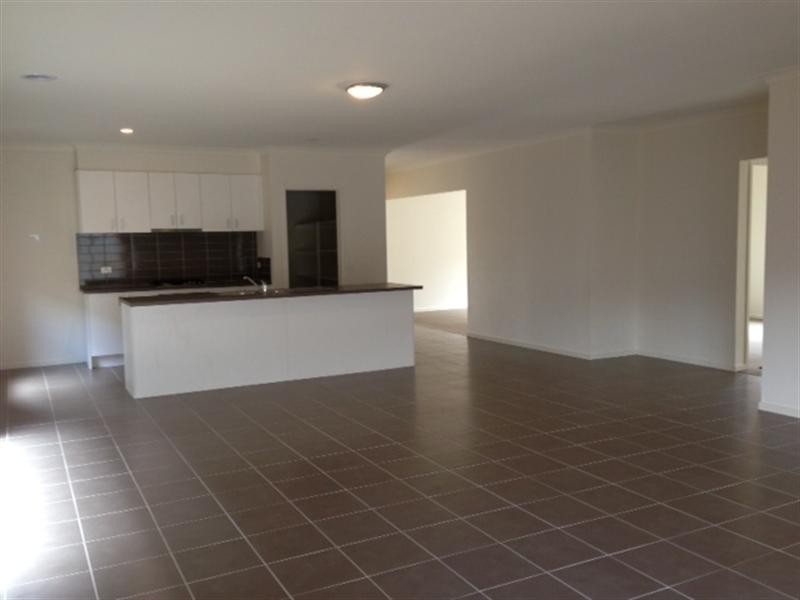 5 Glenbrae Street, Craigieburn VIC 3064