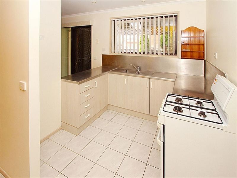 12 Hawker Avenue, Roxburgh Park VIC 3064