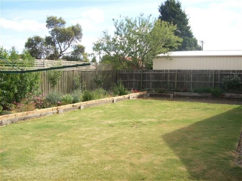 12 Northleigh Avenue, Craigieburn VIC 3064