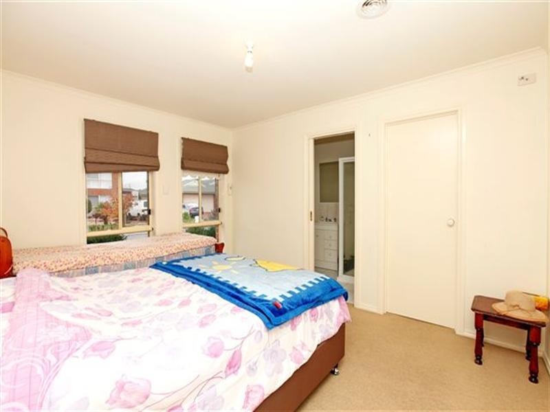 11 Severn Court, Roxburgh Park VIC 3064