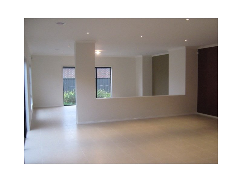 25 Greenham Avenue, Craigieburn VIC 3064