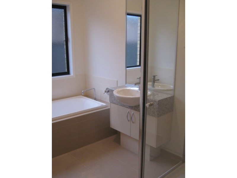 25 Greenham Avenue, Craigieburn VIC 3064