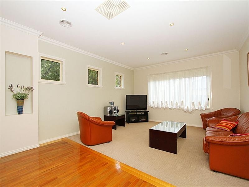 1 Swinburne Close, Craigieburn VIC 3064