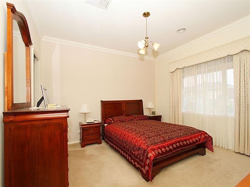 1 Swinburne Close, Craigieburn VIC 3064