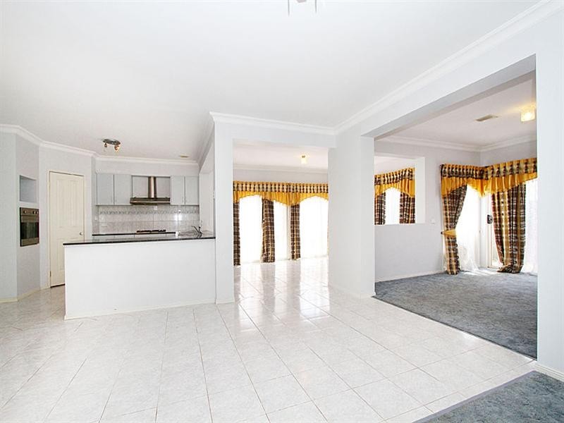4 Rio Grande Drive, Roxburgh Park VIC 3064