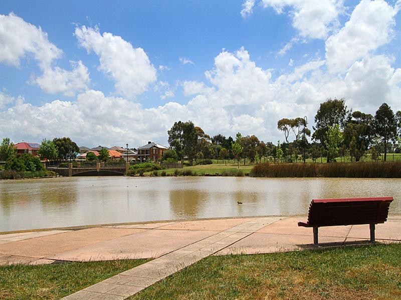 8 Brookedge Court, Craigieburn VIC 3064