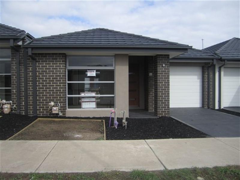 49 Moor Park Drive, Craigieburn VIC 3064