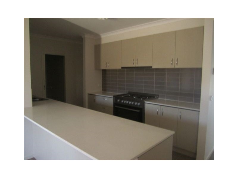 16 Eminence Way, Craigieburn VIC 3064