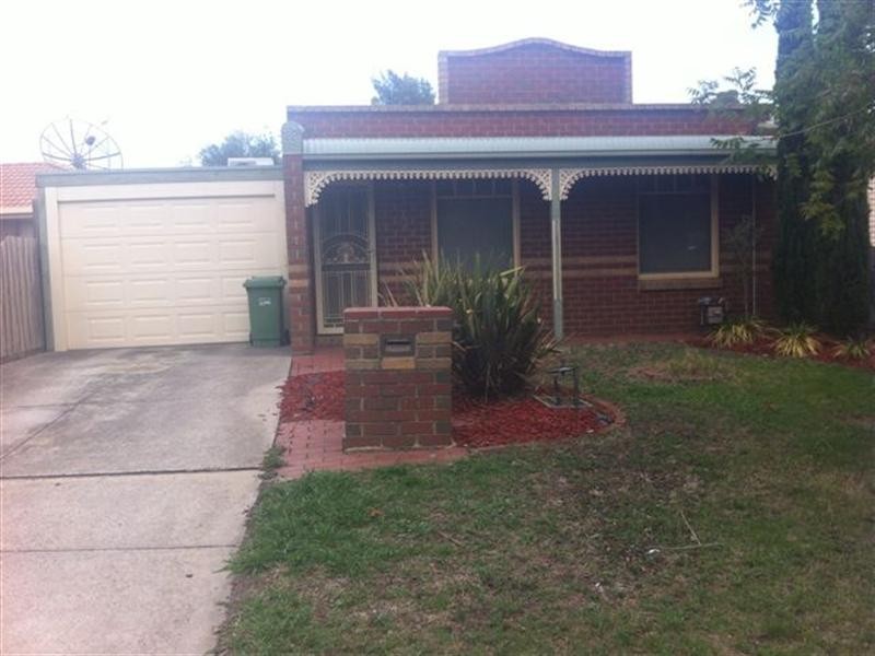 3 Foxton Place, Roxburgh Park VIC 3064