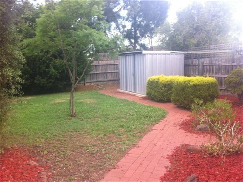 3 Foxton Place, Roxburgh Park VIC 3064