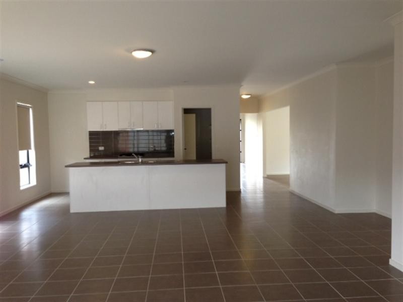 5 Glenbrae Street, Craigieburn VIC 3064