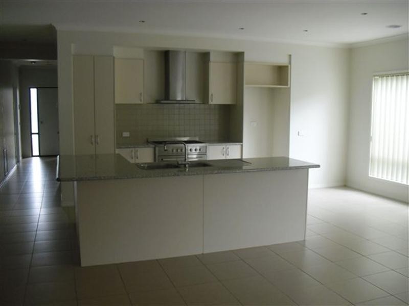 25 Greenham Avenue, Craigieburn VIC 3064