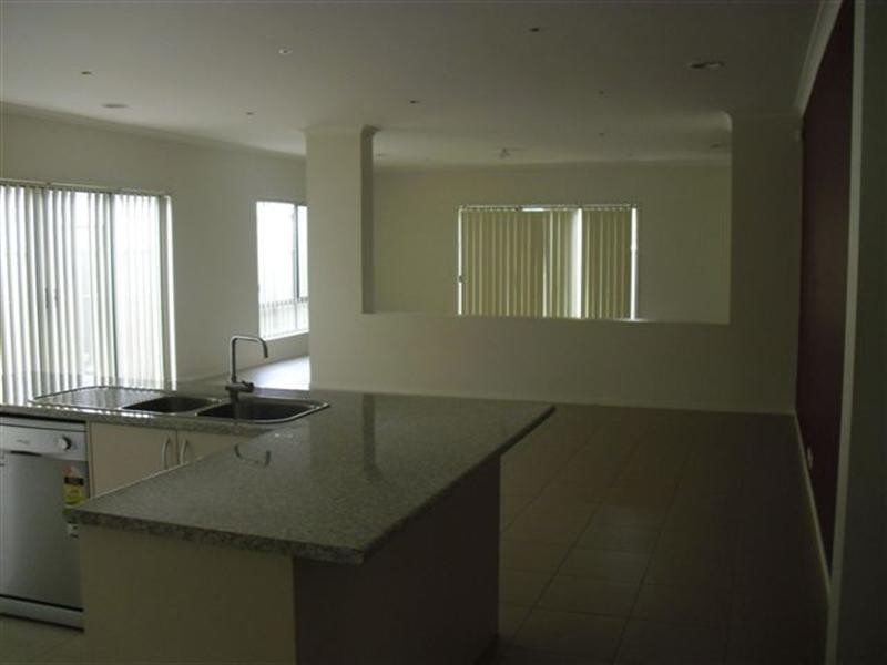 25 Greenham Avenue, Craigieburn VIC 3064