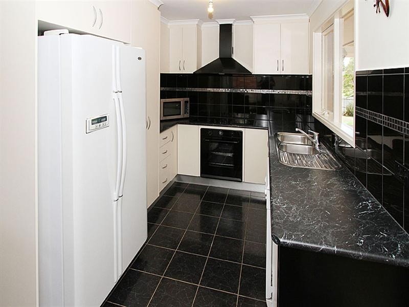 32 Axminster Drive, Craigieburn VIC 3064