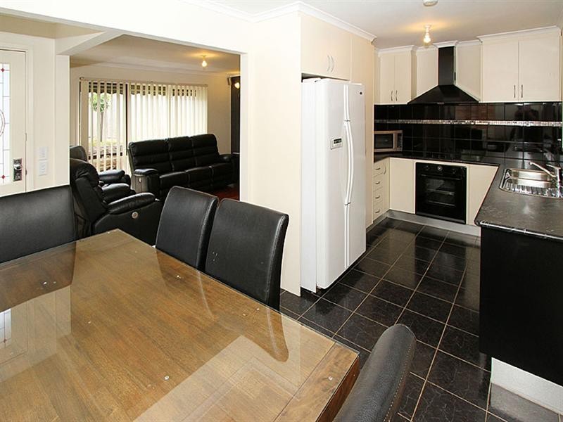 32 Axminster Drive, Craigieburn VIC 3064